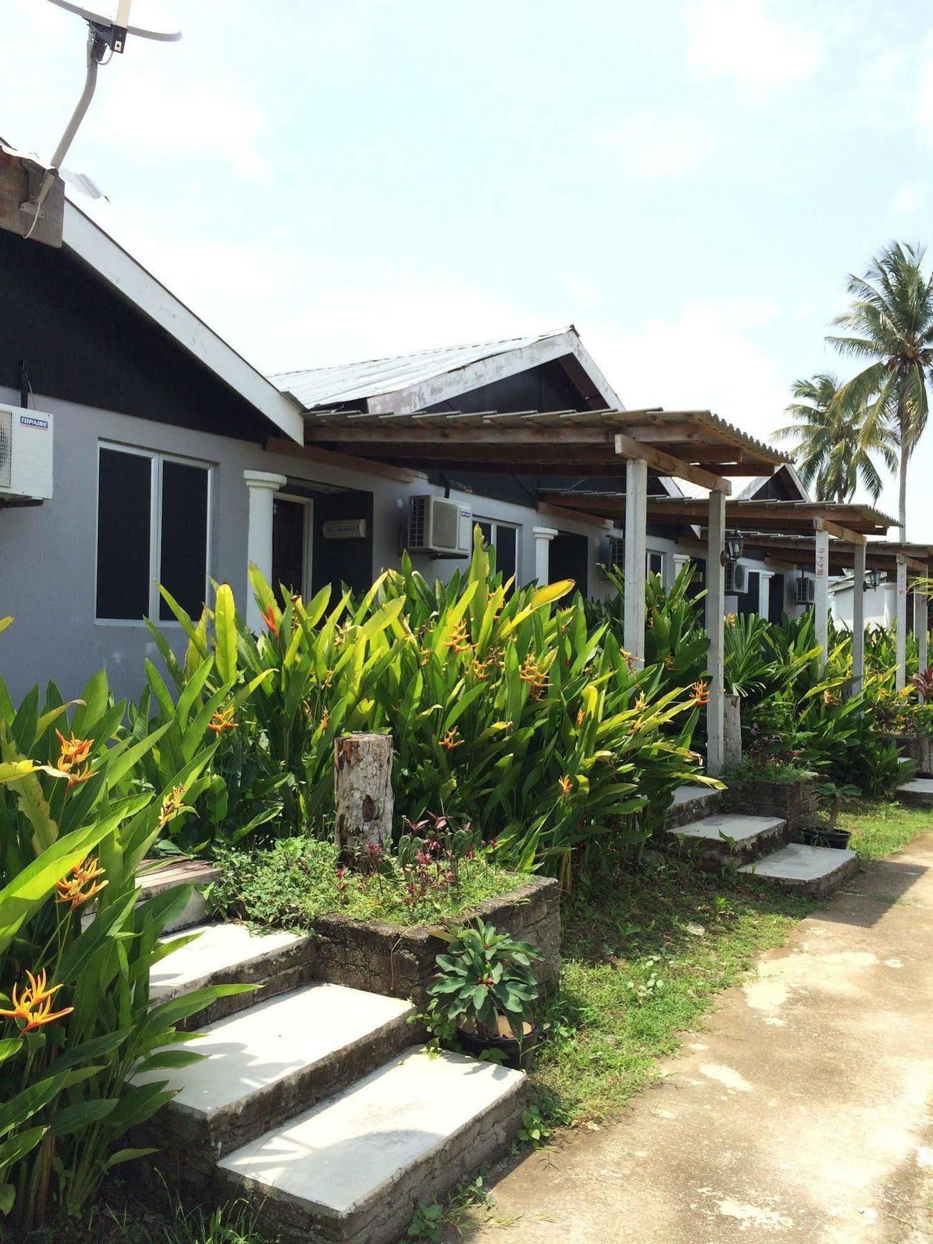 Pondok Muara Chalet Motel Pantai Cenang  Bagian luar foto